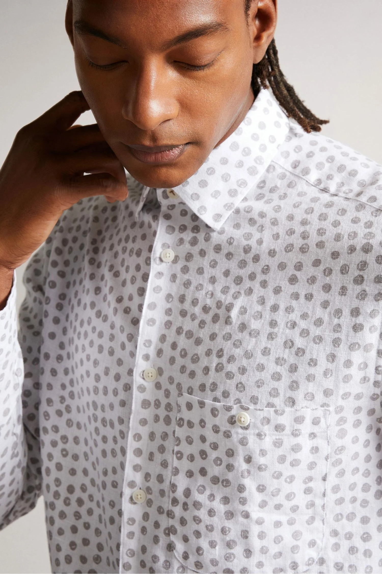 Ted Baker Men's Grey Aillon Long Sleeve Spot Print Shirt 5 Ted Baker Men's Grey Aillon Long Sleeve Spot Print Shirt - Image 3