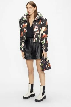 Ted Baker Black Lovage Easy Fit V-Neck T-Shirt -TED BAKER Sales Store unnamed file 2111