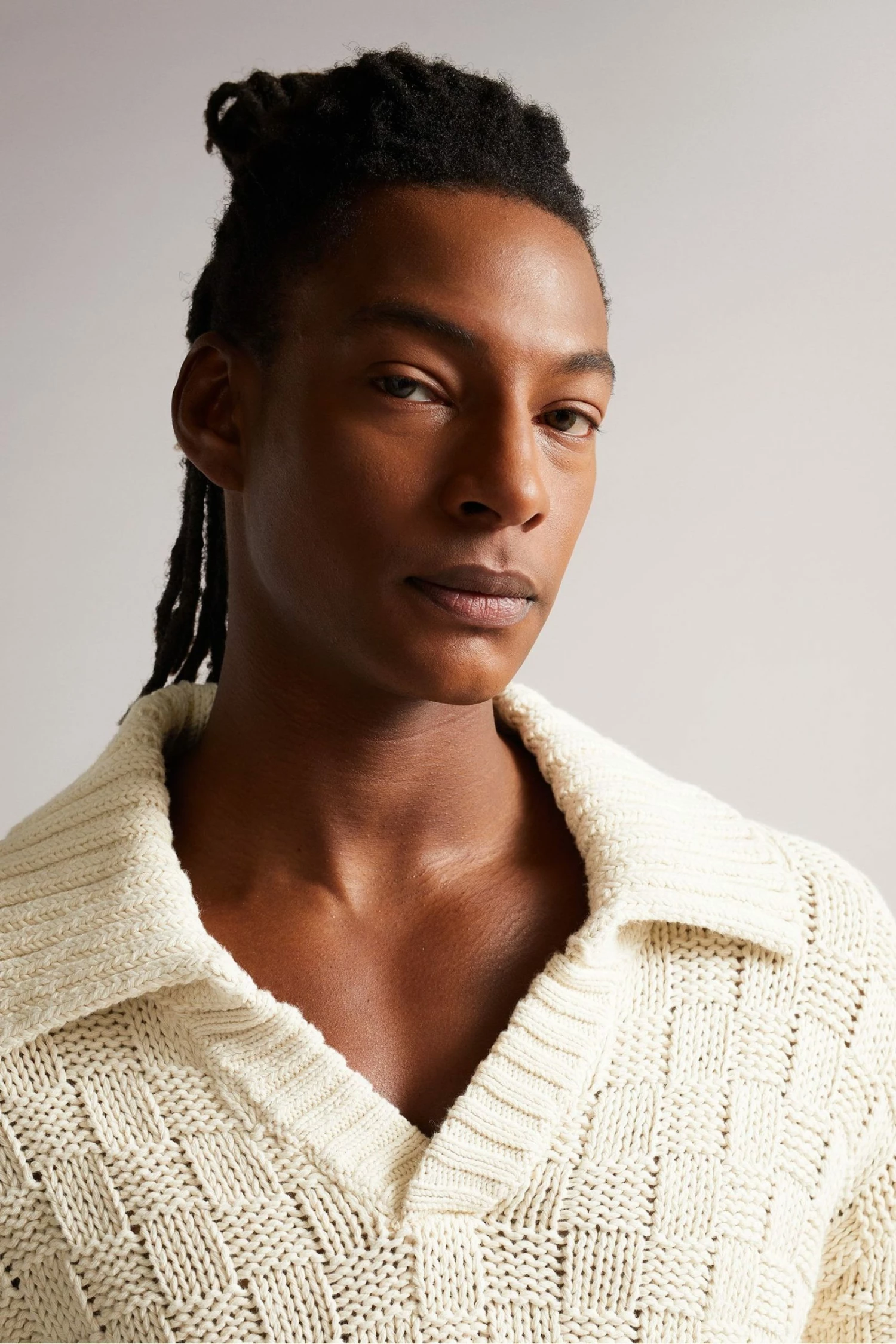 Ted Baker Earlam Ecru Cream Multi Wide Rib Ss V-Neck Jumper 6 Ted Baker Earlam Ecru Cream Multi Wide Rib Ss V-Neck Jumper - Image 4