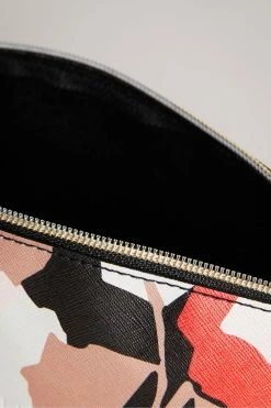 Ted Baker Black Mellaa Retro Flood Saffiano Deboss Washbag 8 Ted Baker Black Mellaa Retro Flood Saffiano Deboss Washbag -TED BAKER Sales Store unnamed file 5454