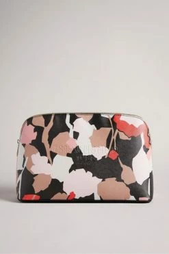 Ted Baker Black Mellaa Retro Flood Saffiano Deboss Washbag 10 Ted Baker Black Mellaa Retro Flood Saffiano Deboss Washbag -TED BAKER Sales Store unnamed file 5456